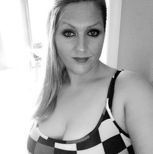 Meet your Posher, Nikki
nikki